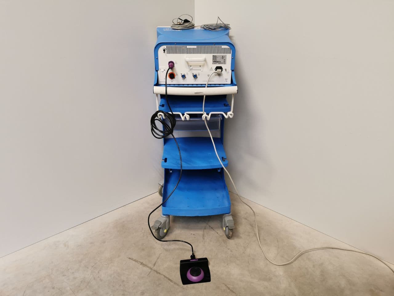 Advanced Surgical Energy Platform: The Valleylab ForceTriad Electrosurgical Unit thumbnail 5