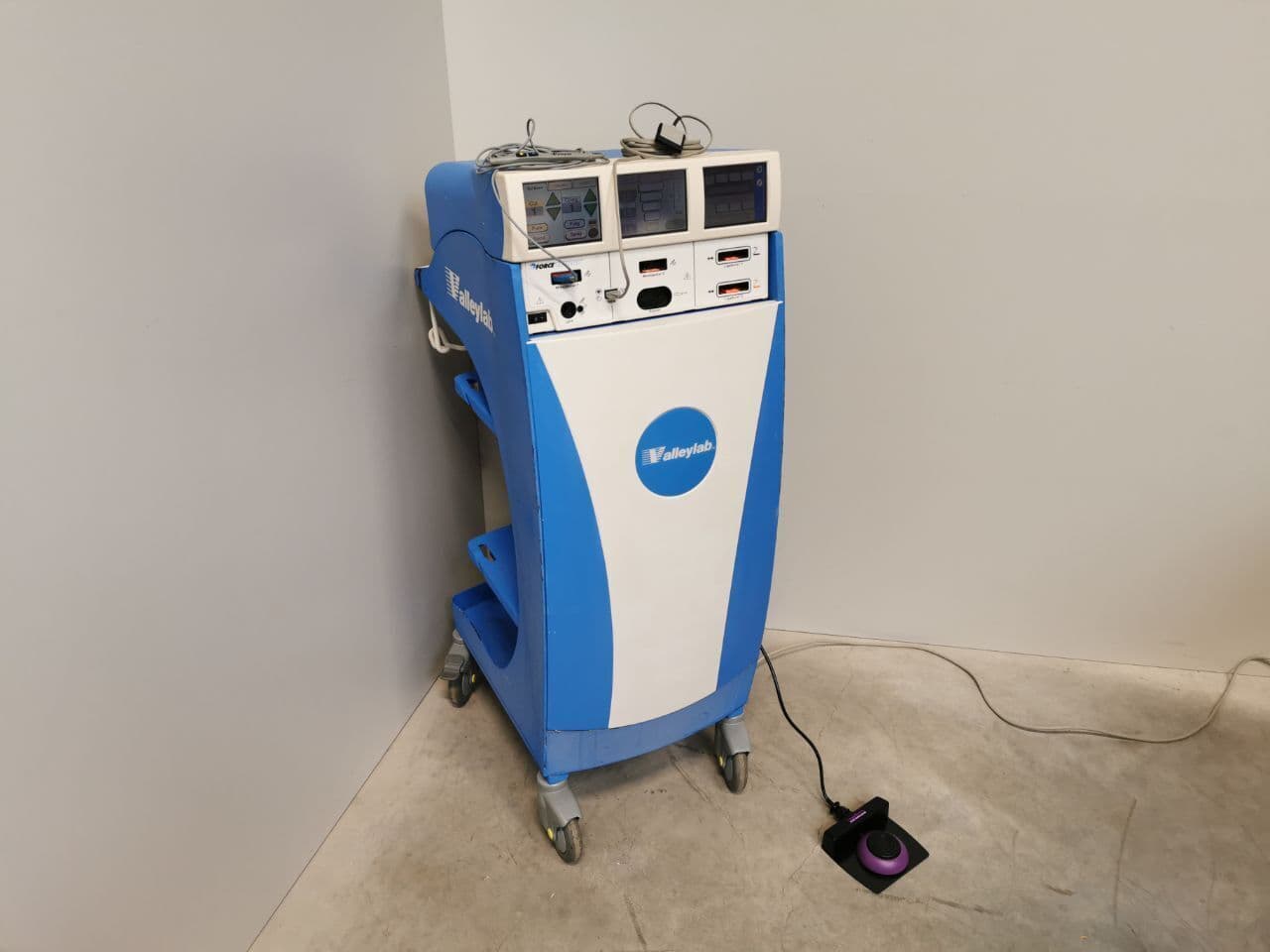 Advanced Surgical Energy Platform: The Valleylab ForceTriad Electrosurgical Unit
