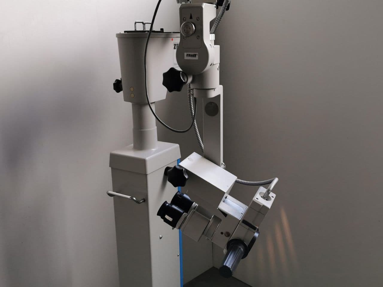 Carl Zeiss Universal S3 Surgical Operating Microscope thumbnail 5