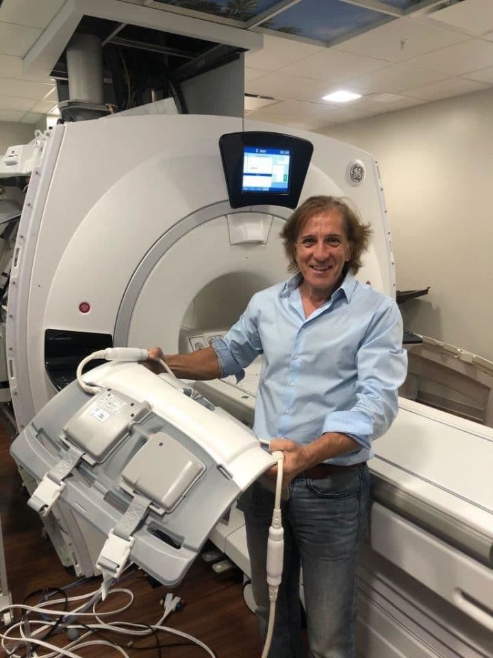 GE MR450W Wide Bore 32-Channel MRI System