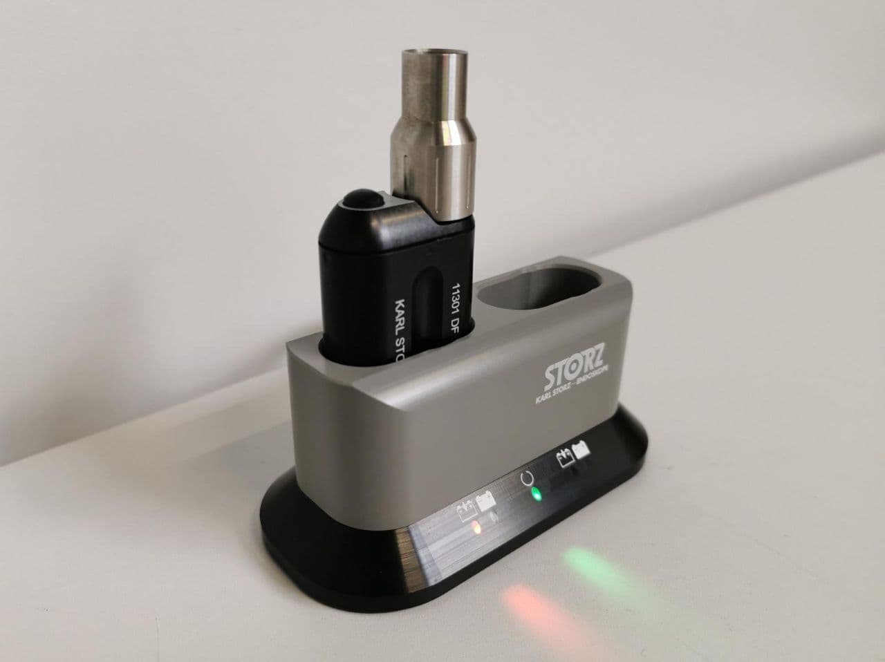 Karl Storz 11301 DG Endoscopic Light Source for Surgical Illumination thumbnail 2
