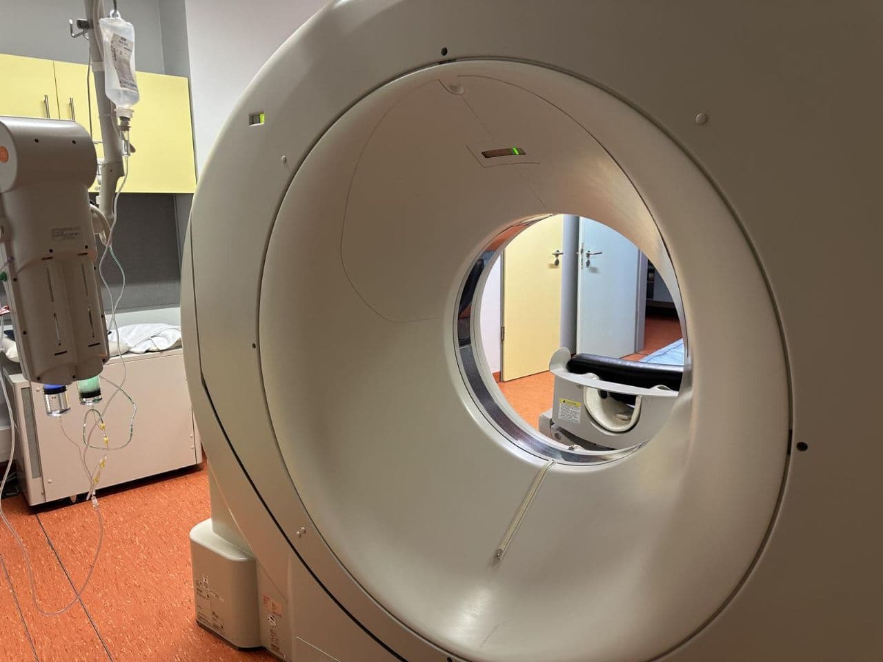 CT Scanner — Toshiba Aquilion TSX-101A thumbnail 6