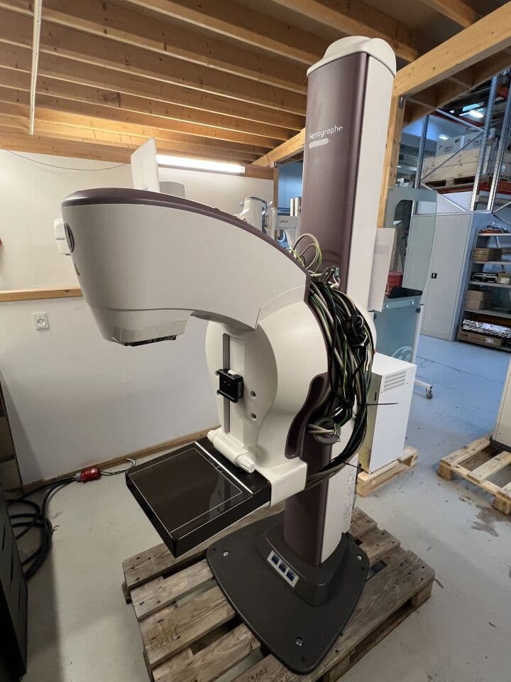 GE Senographe Crystal Nova 2D Digital Mammography Unit thumbnail 3