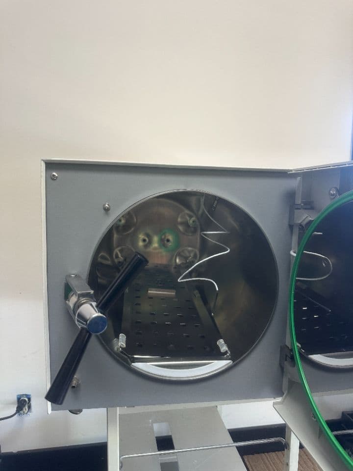Tuttnauer 3870EL Automatic Tabletop Autoclave thumbnail 4