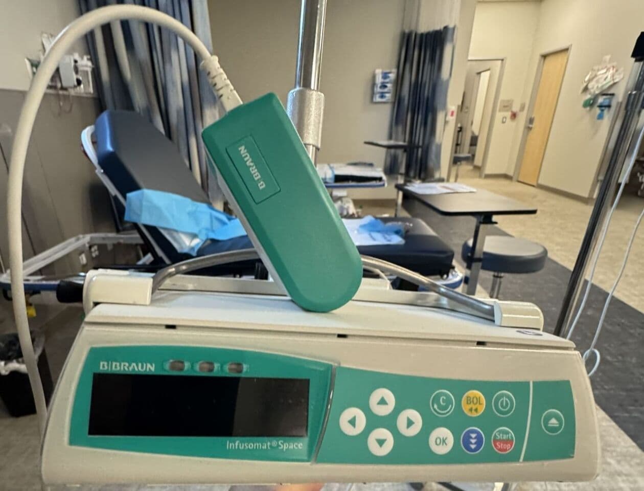 B. Braun Infusomat Space 8713052U Large Volume IV Infusion Pump thumbnail 2