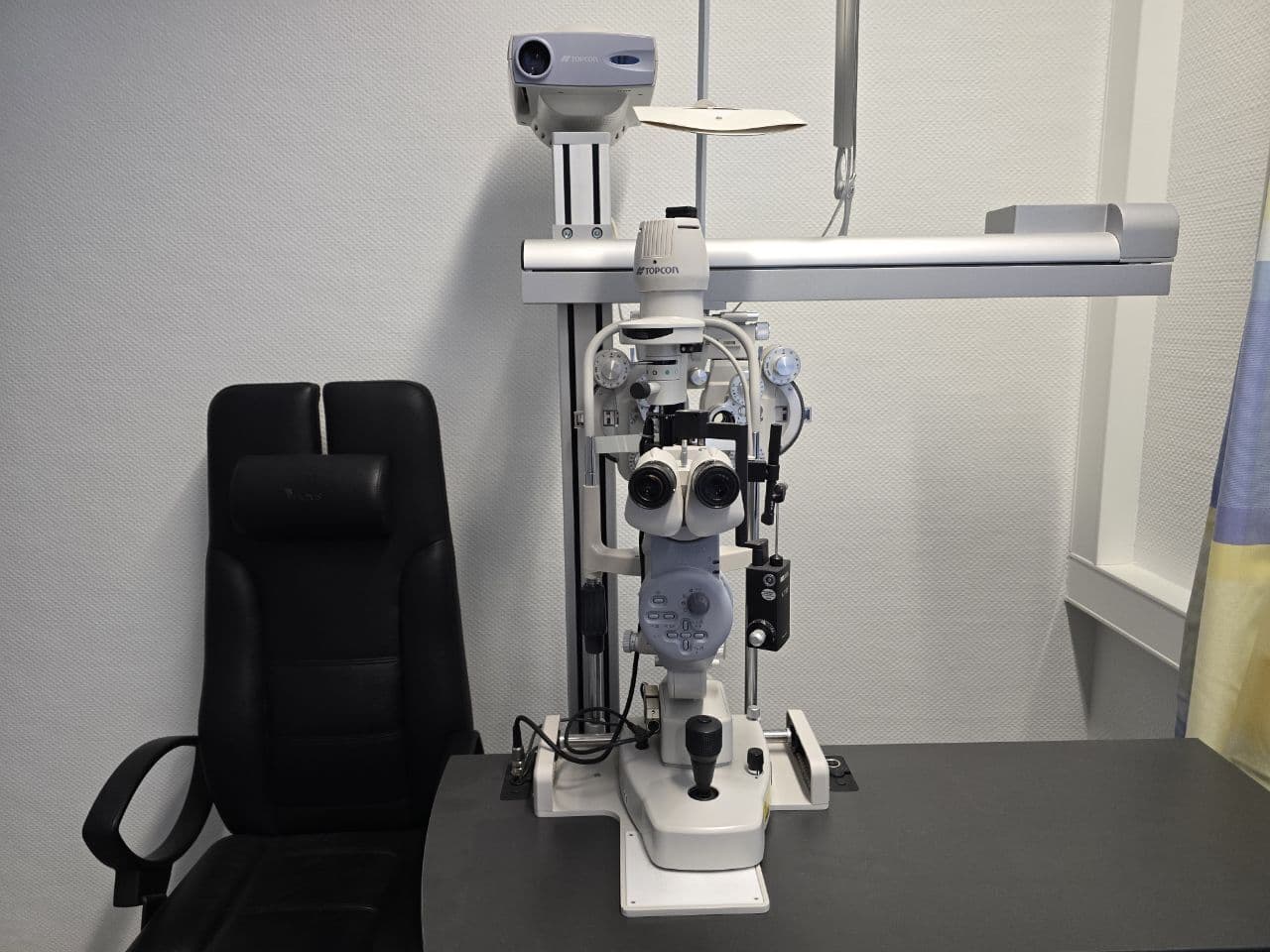 Topcon ACP-8 Ophthalmic Refraction Unit with SL-D7 and Haag-Streit AT 900 thumbnail 3