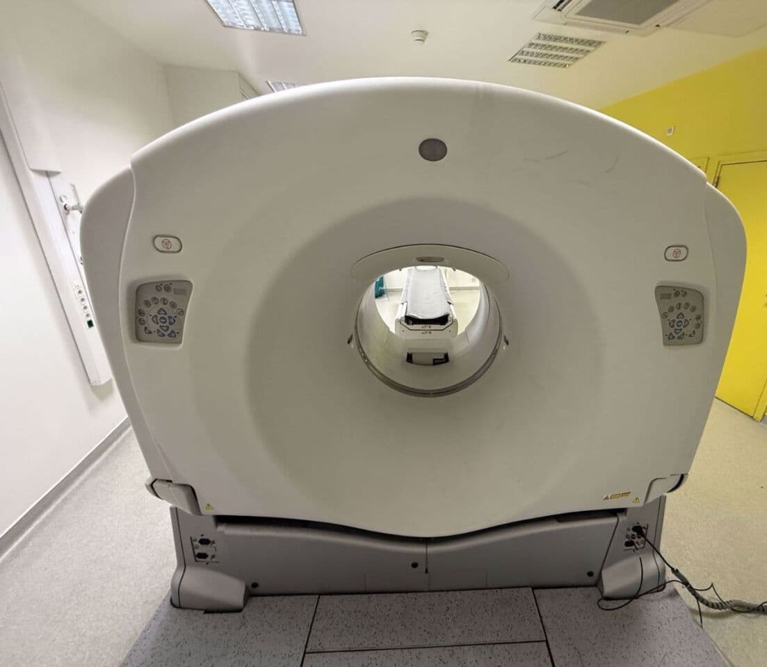 GE Discovery NM/CT 670 SPECT/CT System thumbnail 3