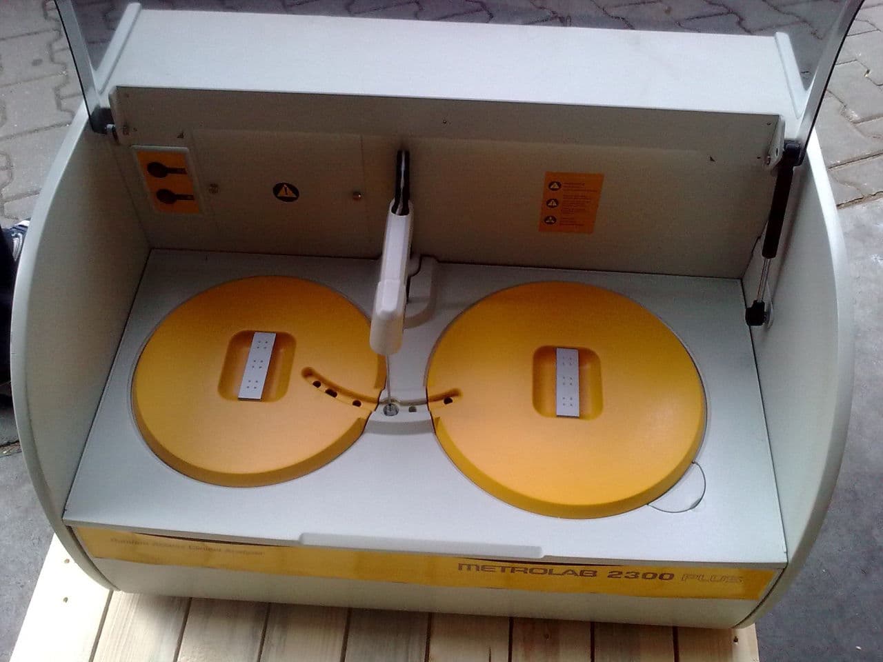 Chemistry Analyzer from Metrolab — 2300 Plus for Clinical Laboratories thumbnail 2