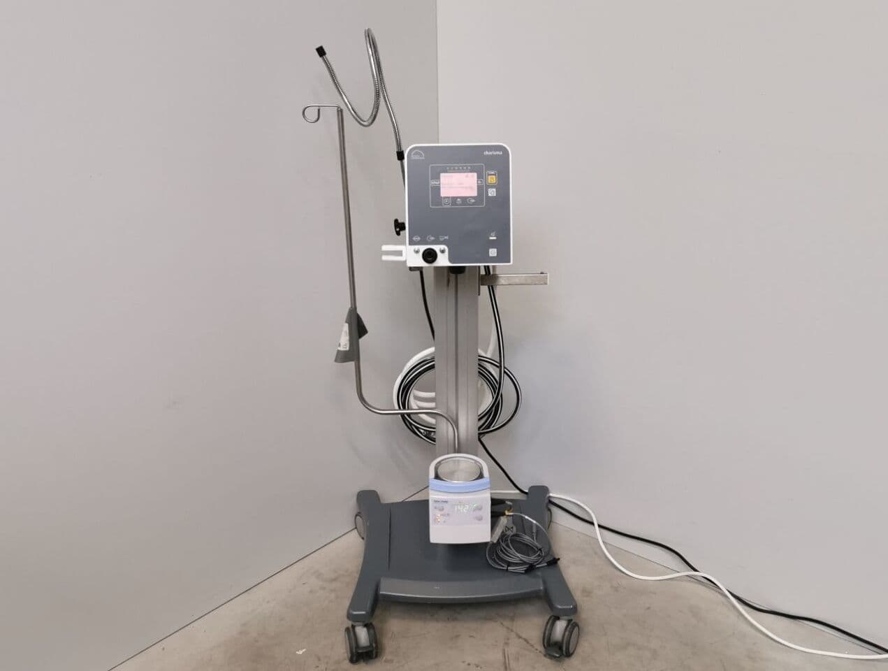 Heinen + Loewenstein Charisma ICU Ventilator thumbnail 2