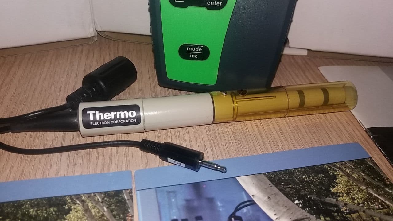 For Accurate Lab Measurements: The Thermo Electron Russel RL060P Portable pH Meter thumbnail 2