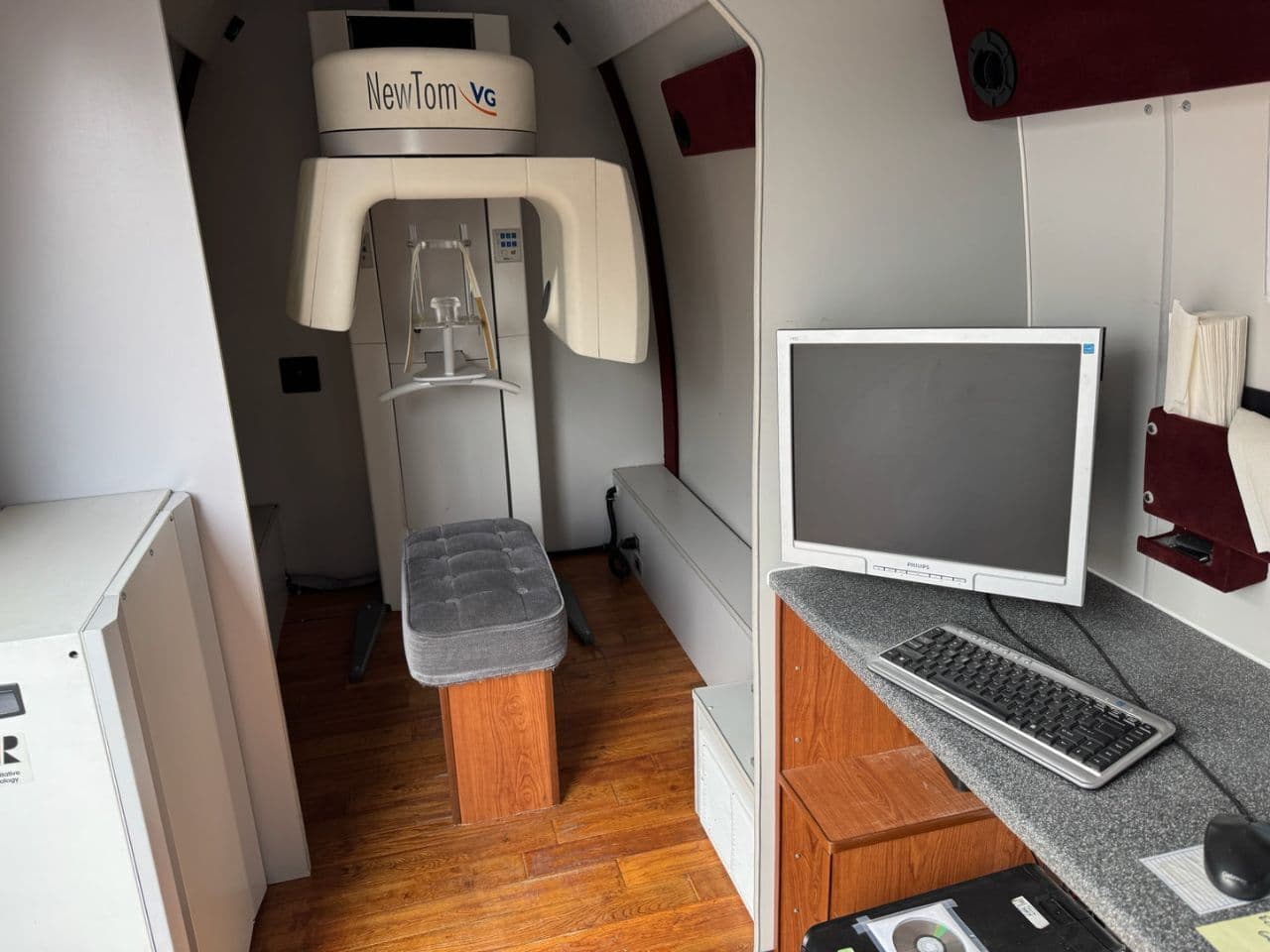 NewTom Sprinter Mobile Dental X-Ray with VG Pan and CBCT System thumbnail 2