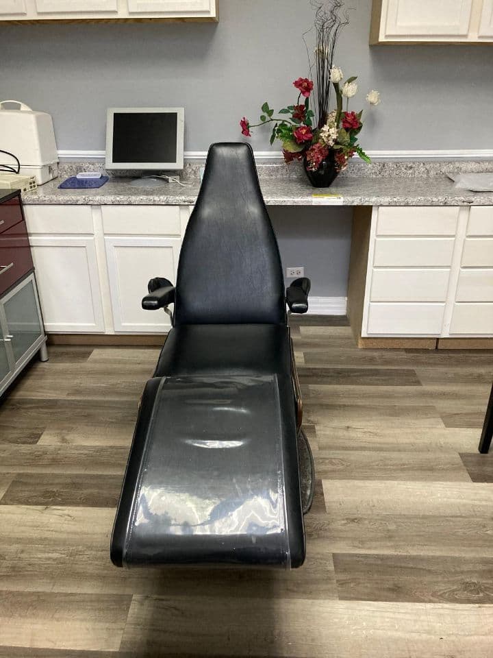 Dental Exam Chair from Chayes Virginia thumbnail 7
