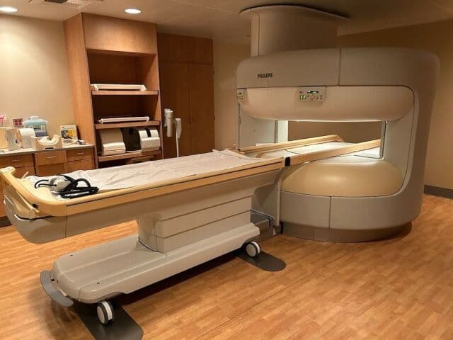 PHILIPS Panorama 1.0T HFO Supercon Open MRI Scanner | 2013 | Ref. R3.2.3.5 | Full SENSE Coil Suite