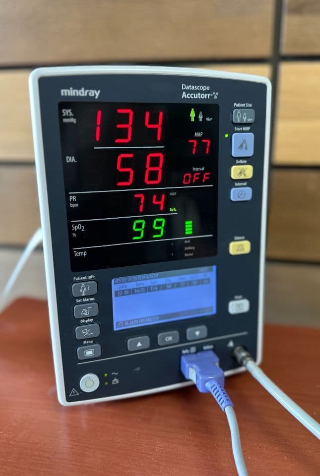 Datascope Accutorr V Portable Vital Signs Patient Monitor thumbnail 2