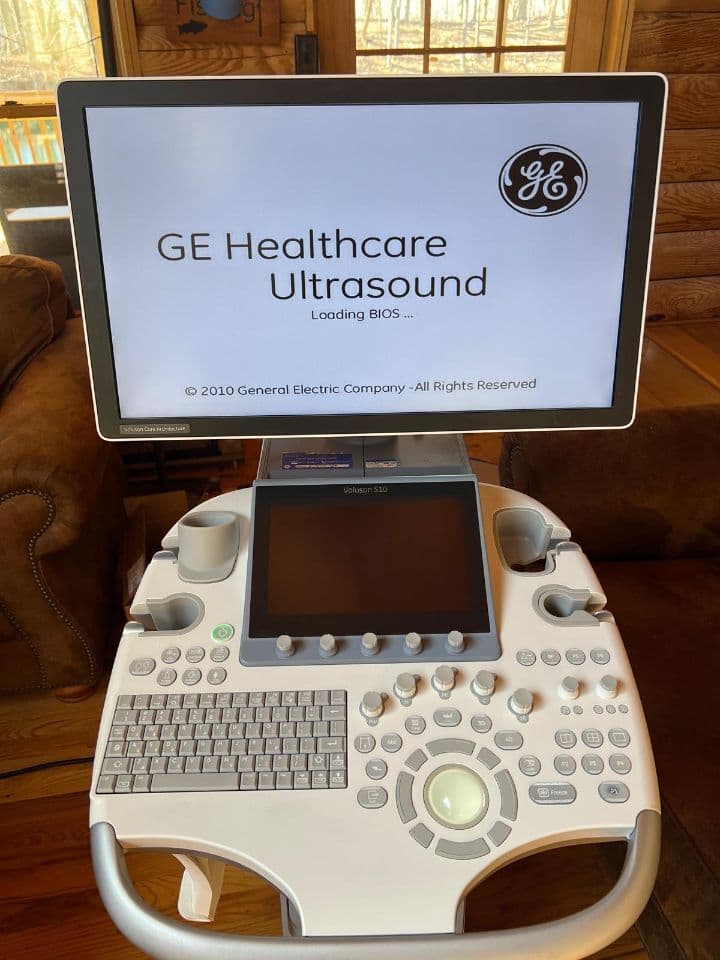 GE Healthcare Voluson S10 BT16 3D/4D Women's Health Ultrasound System thumbnail 2