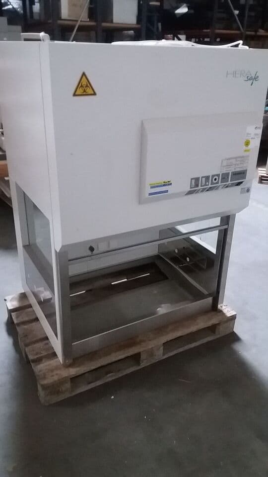 Heraeus Kendro HERAsafe HSP 9 Biological Safety Cabinet