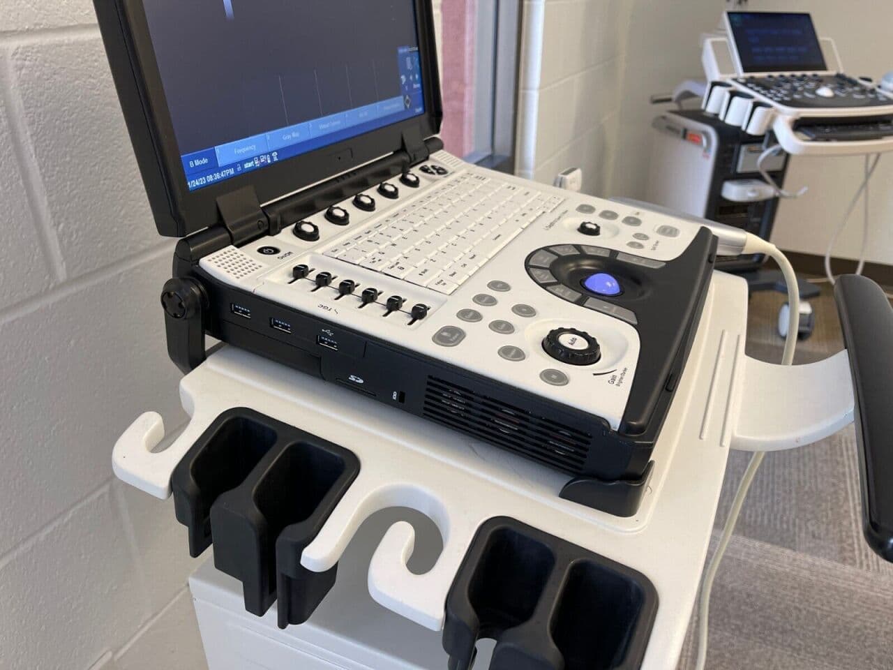 GE Healthcare Nextgen Logiq-e Portable Ultrasound System thumbnail 5