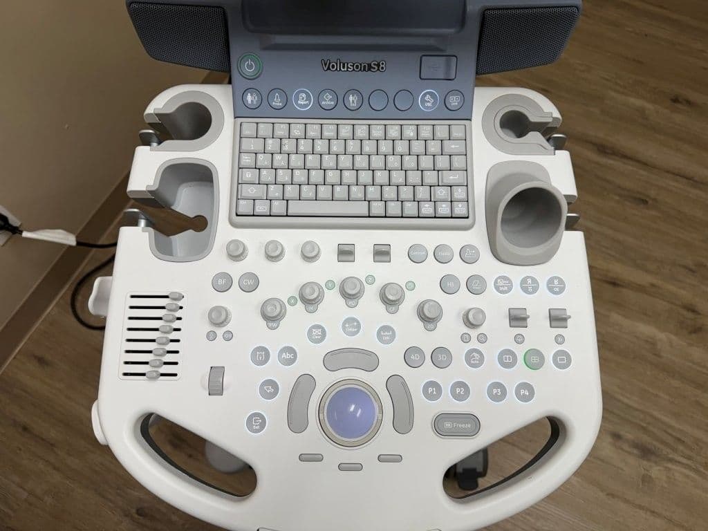 GE Voluson S8 OB/GYN Ultrasound System with 3D/4D Capability thumbnail 6