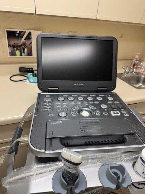 Alpinion E-Cube i7 Portable Ultrasound System for Vascular & Small Parts thumbnail 2