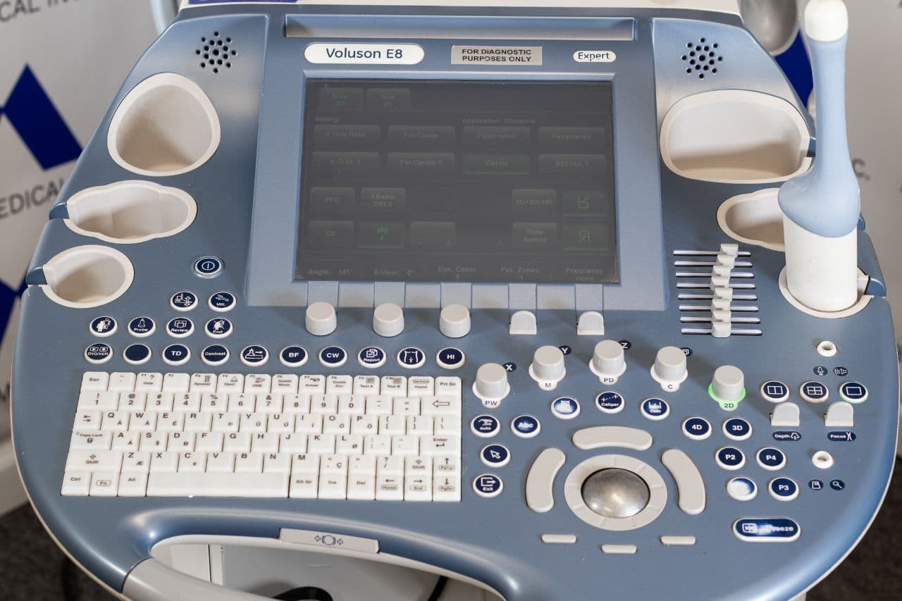 GE Voluson E8 Expert OB/GYN Diagnostic Ultrasound System thumbnail 4