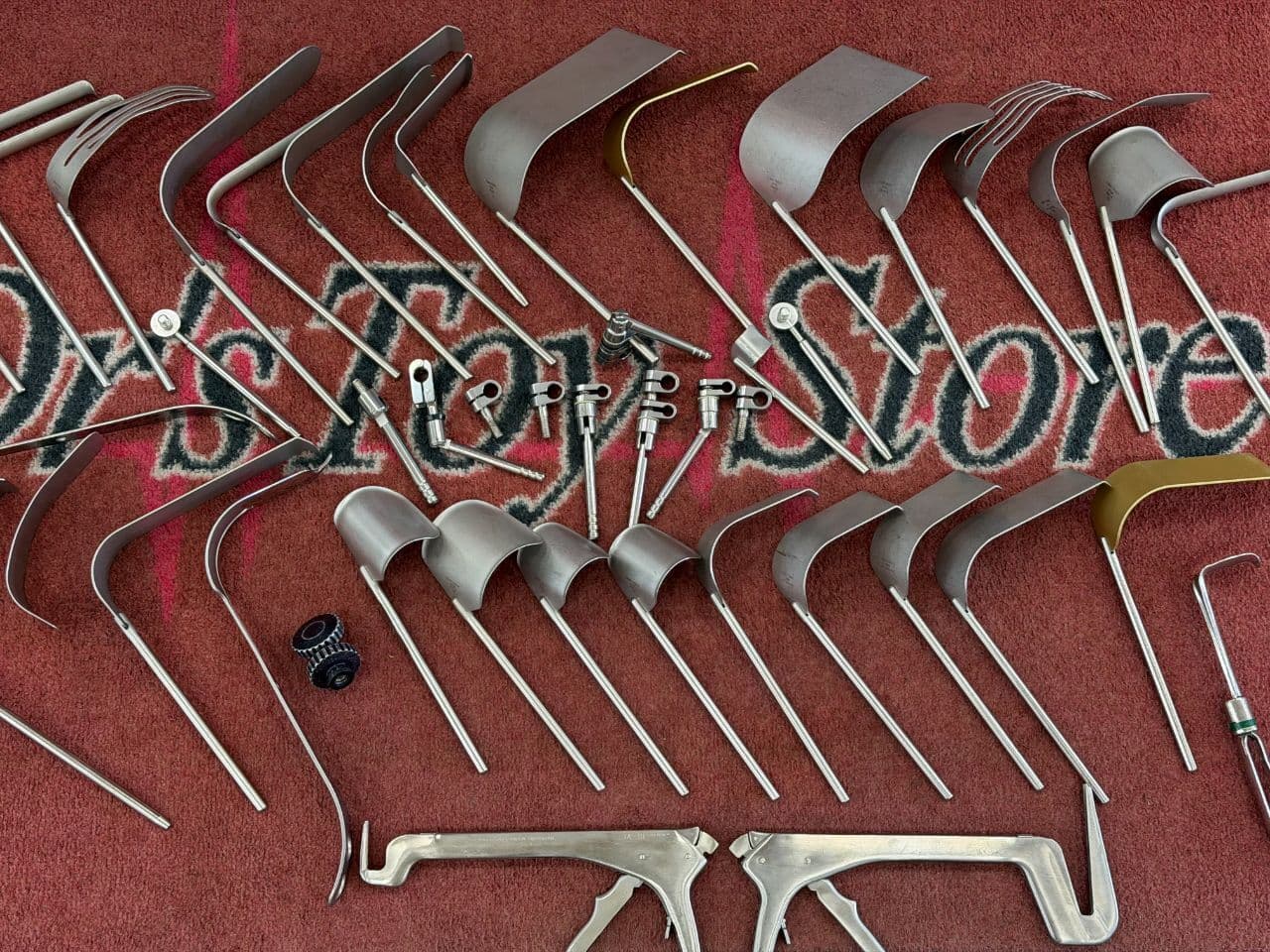 Omni Tract Deaver Retractor Surgical Set thumbnail 2