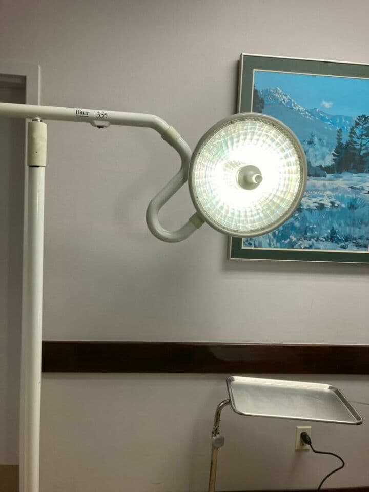 Surgical Exam Light on Rolling Stand — Ritter 355 thumbnail 6