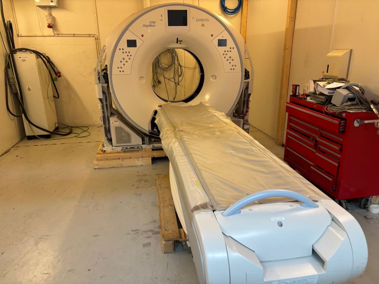 Canon Aquilion One Genesis Edition 640-Slice CT Scanner thumbnail 2