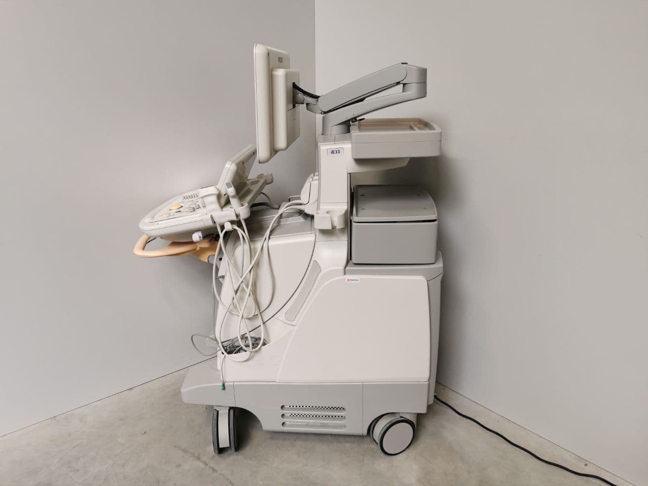 Cardiac Ultrasound System — Philips iE33 thumbnail 3