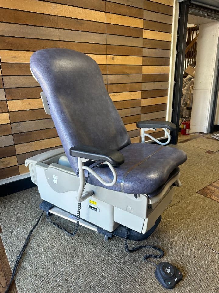 Midmark 623-008 Barrier-Free Power Exam Chair thumbnail 2
