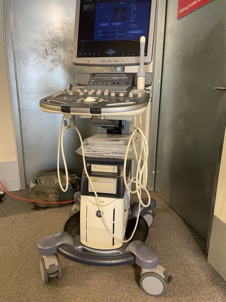 GE Voluson S8 OB/GYN Ultrasound System thumbnail 4