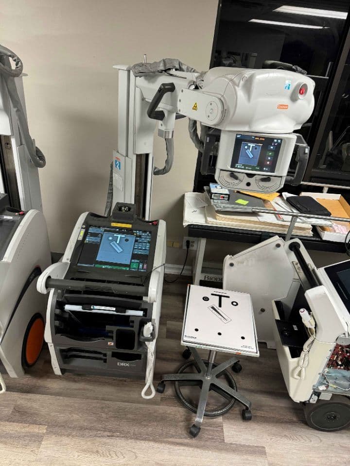 Carestream DRX-Revolution Wireless Portable X-Ray System image 1