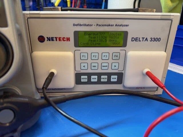 For Sale PHYSIO-CONTROL/ MEDTRONIC Lifepak 15 Version 4 "Still Like New" 2021 with 12 Lead, C02, ECG, NIBP, SP02 (Masimo) and TEMP Defibrillator thumbnail 3