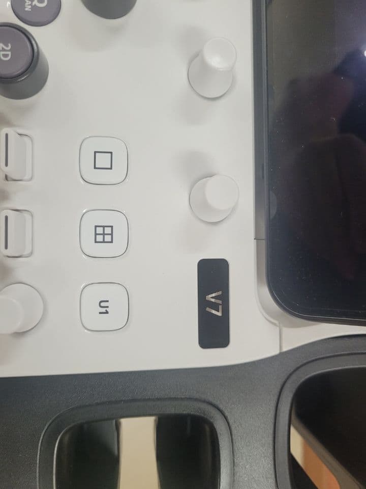 Samsung V7 OB/GYN and Vascular Ultrasound System thumbnail 3