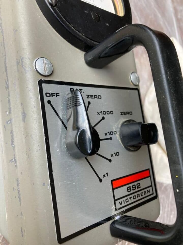 Victoreen 692 Radiation Survey Meter for Parts thumbnail 2