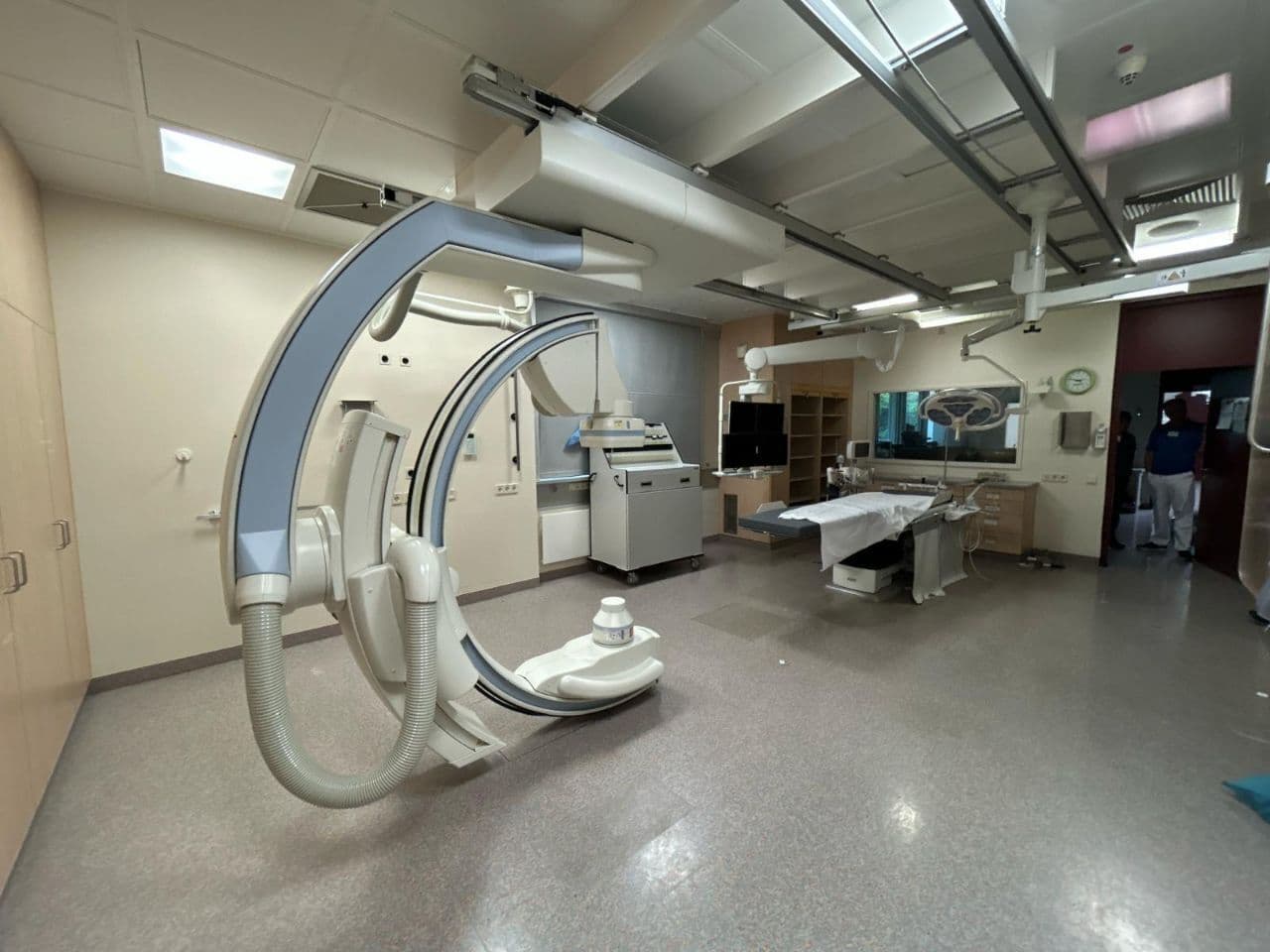 Siemens Axiom Artis Zee Ceiling-Mounted Cath Lab System image 1