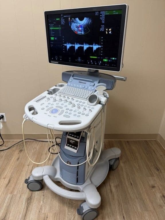 GE Voluson S8 OB/GYN Ultrasound System with 3D/4D Capability thumbnail 2