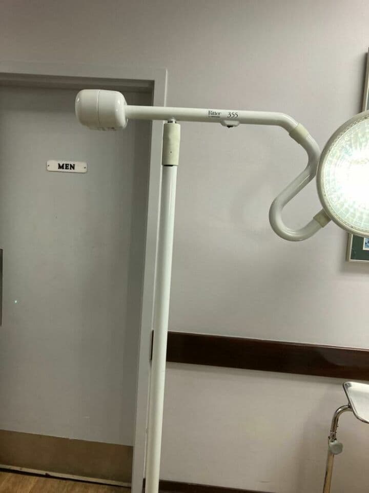 Surgical Exam Light on Rolling Stand — Ritter 355 thumbnail 5