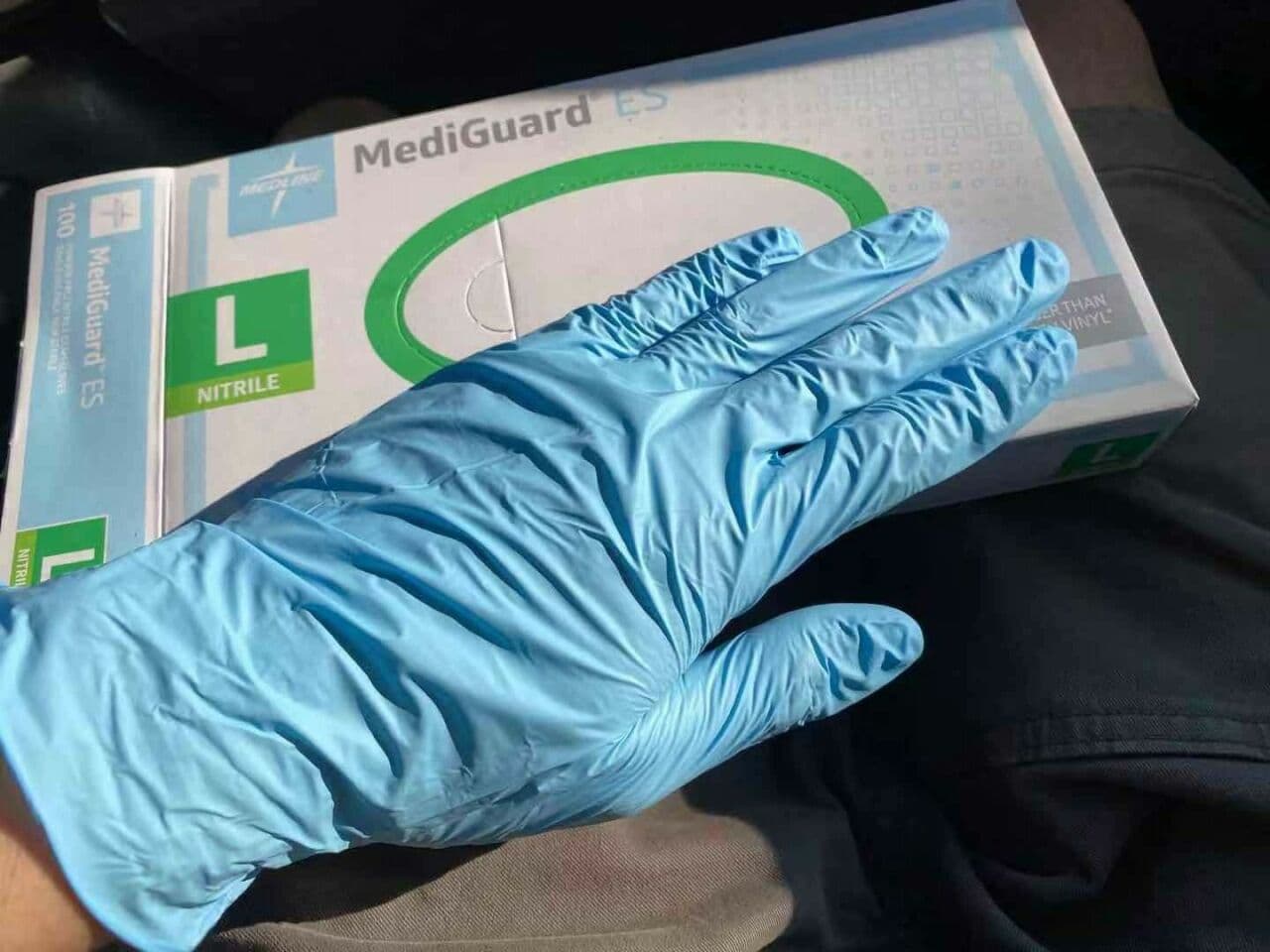 Sensitive Nitrile Exam Gloves for Clinical Use — Medline MediGuard ES thumbnail 4