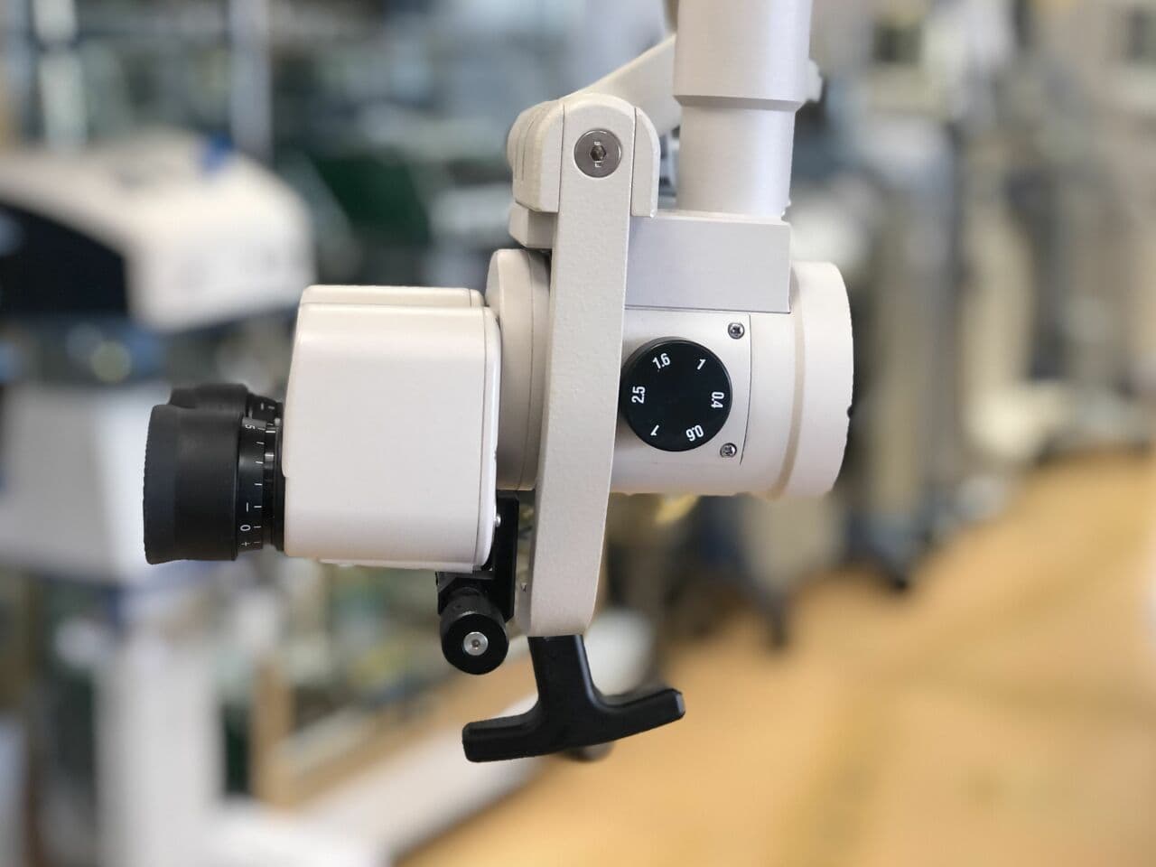 Topcon OMS 90 Ophthalmic Surgical Operating Microscope thumbnail 2
