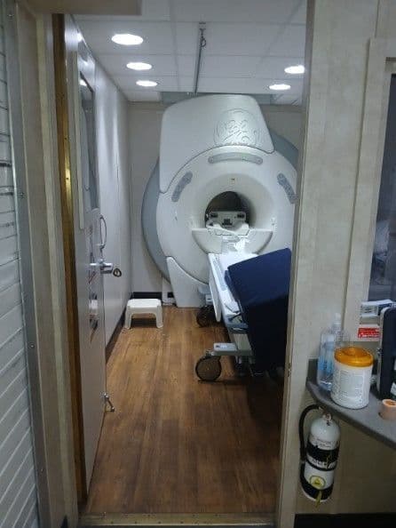 GE Signa 1.5T 16X Mobile MRI System | 8-Channel | 50 mT/m Gradients | Available for Sale or Lease