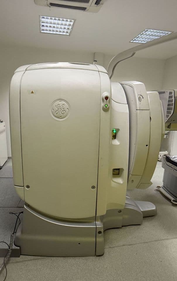 GE Discovery NM/CT 670 SPECT/CT System thumbnail 2