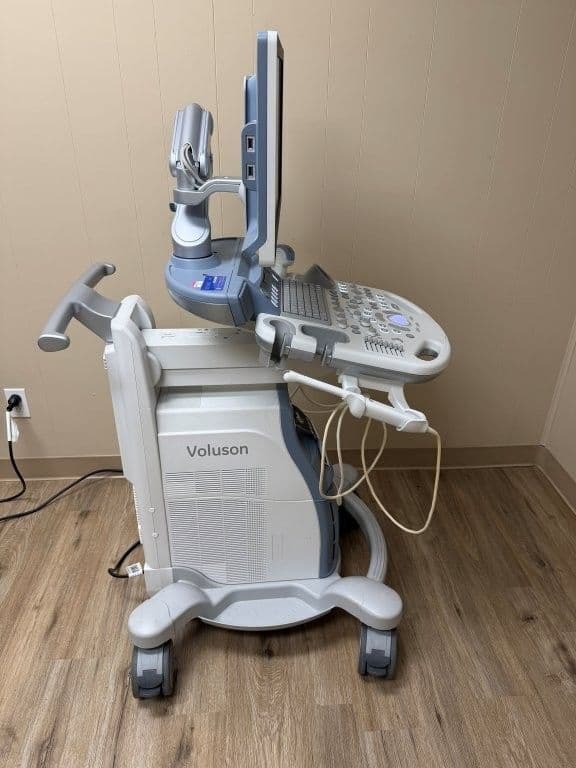 GE Voluson S8 OB/GYN Ultrasound System with 3D/4D Capability thumbnail 4