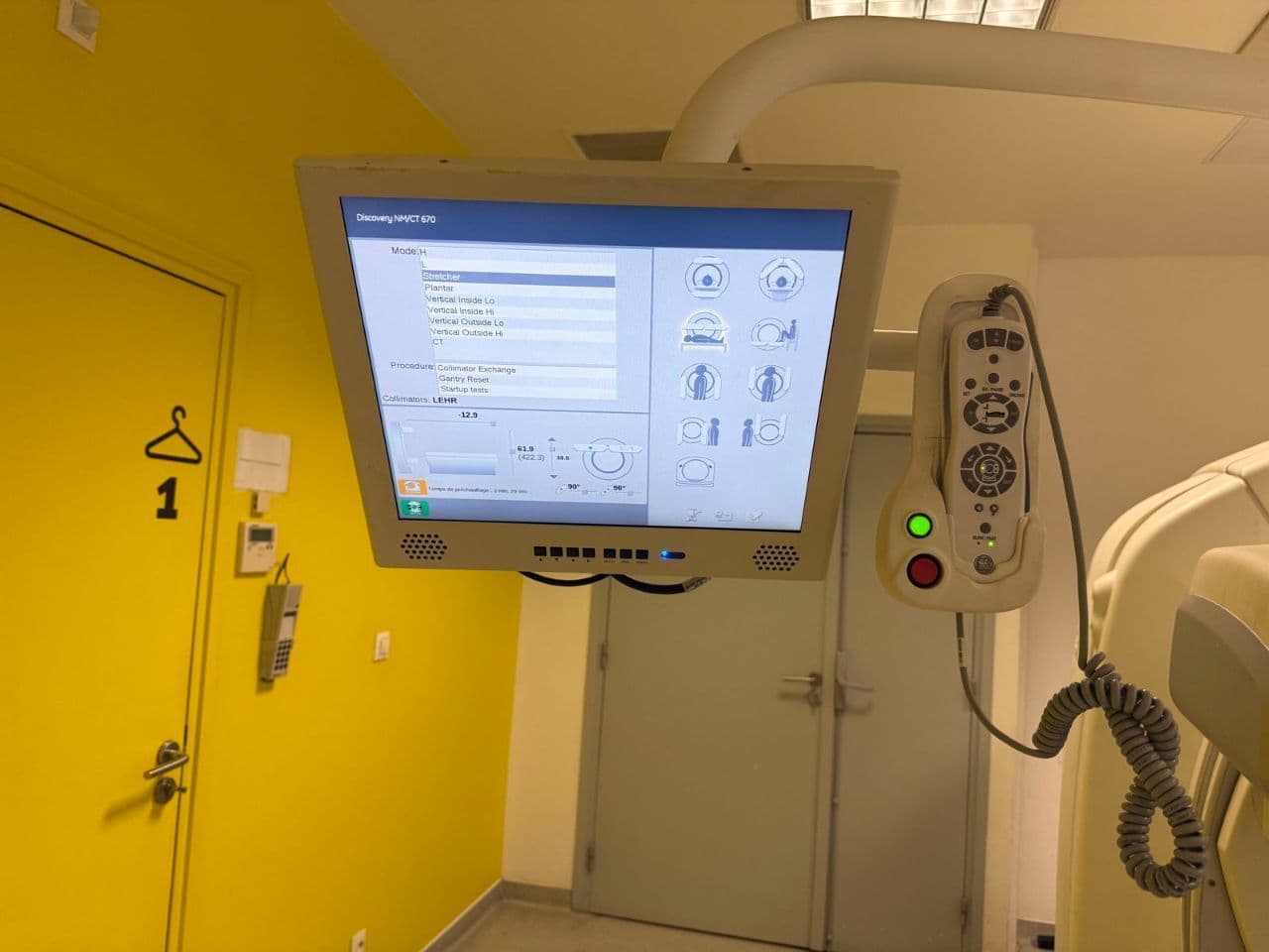 GE Discovery NM/CT 670 SPECT/CT System thumbnail 10
