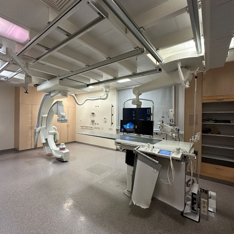 Siemens Axiom Artis Zee Ceiling-Mounted Cath Lab System thumbnail 2