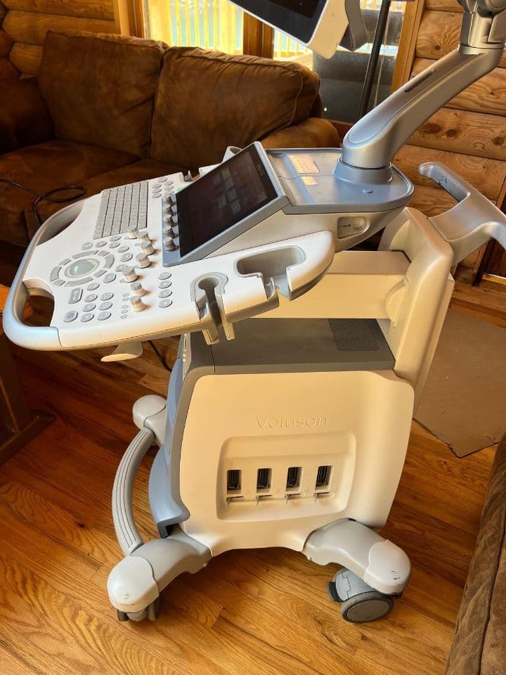 GE Healthcare Voluson S10 BT16 3D/4D Women's Health Ultrasound System thumbnail 6