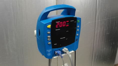 GE Procare Dinamap 300 Automatic Blood Pressure Monitor thumbnail 2