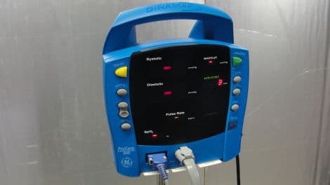 GE Procare Dinamap 300 Automatic Blood Pressure Monitor thumbnail 3
