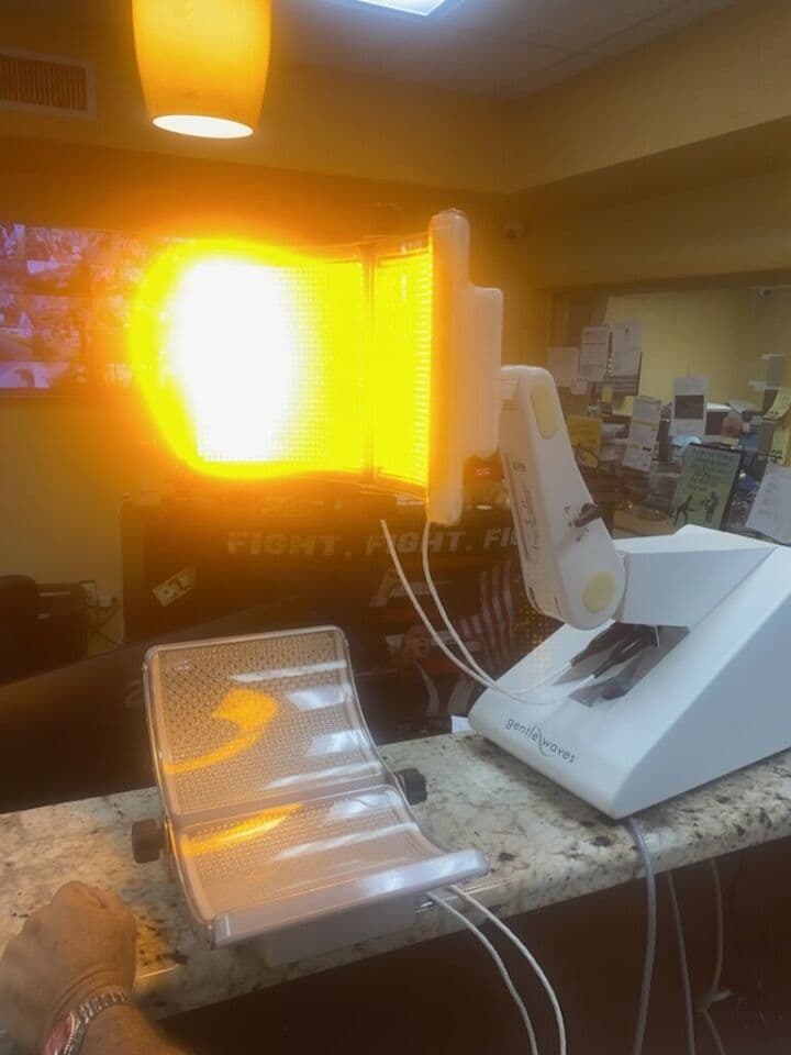 Gentle Waves GCX LED Photomodulation Phototherapy Lamp with Yellow & Red Heads thumbnail 3