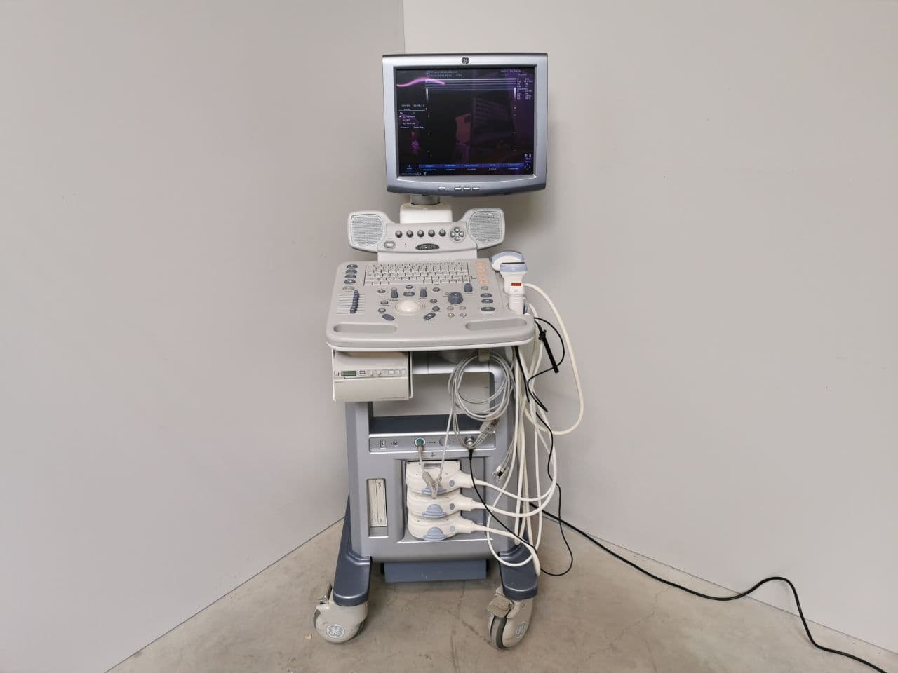 LOGIQ P5 General Purpose Ultrasound System by GE Healthcare thumbnail 2