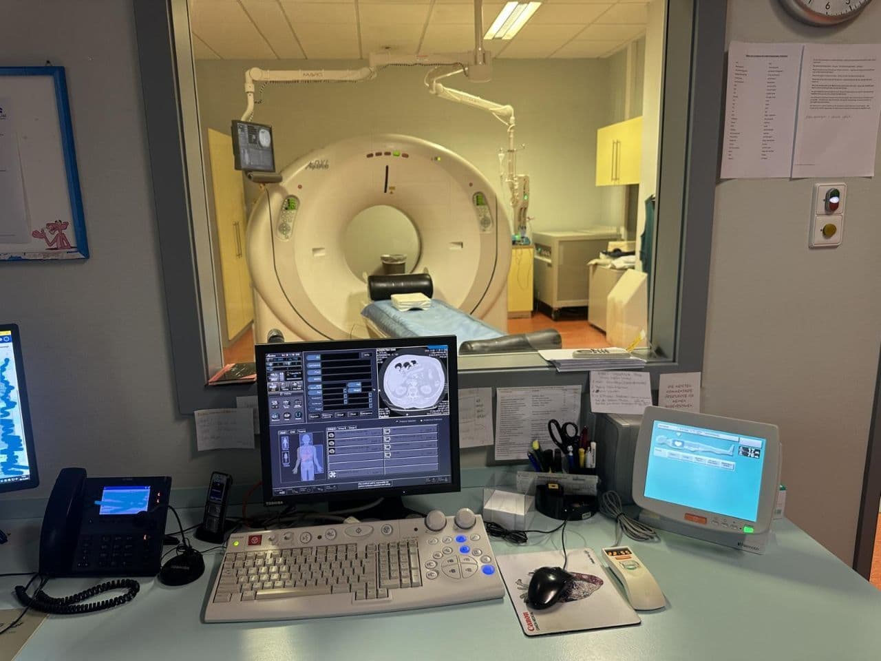 CT Scanner — Toshiba Aquilion TSX-101A thumbnail 9